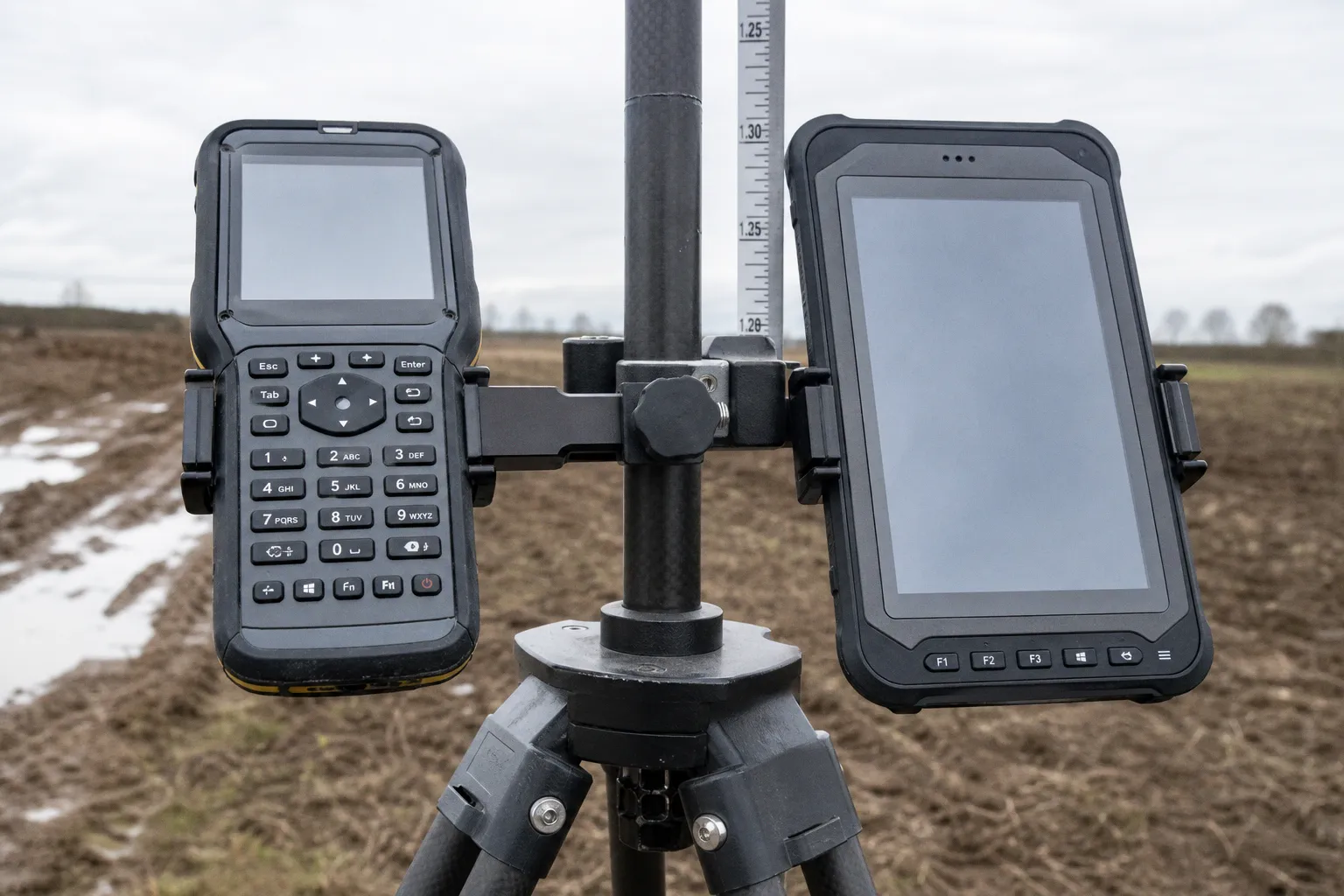 Collecteur GNSS : clavier physique ou écran tactile ?