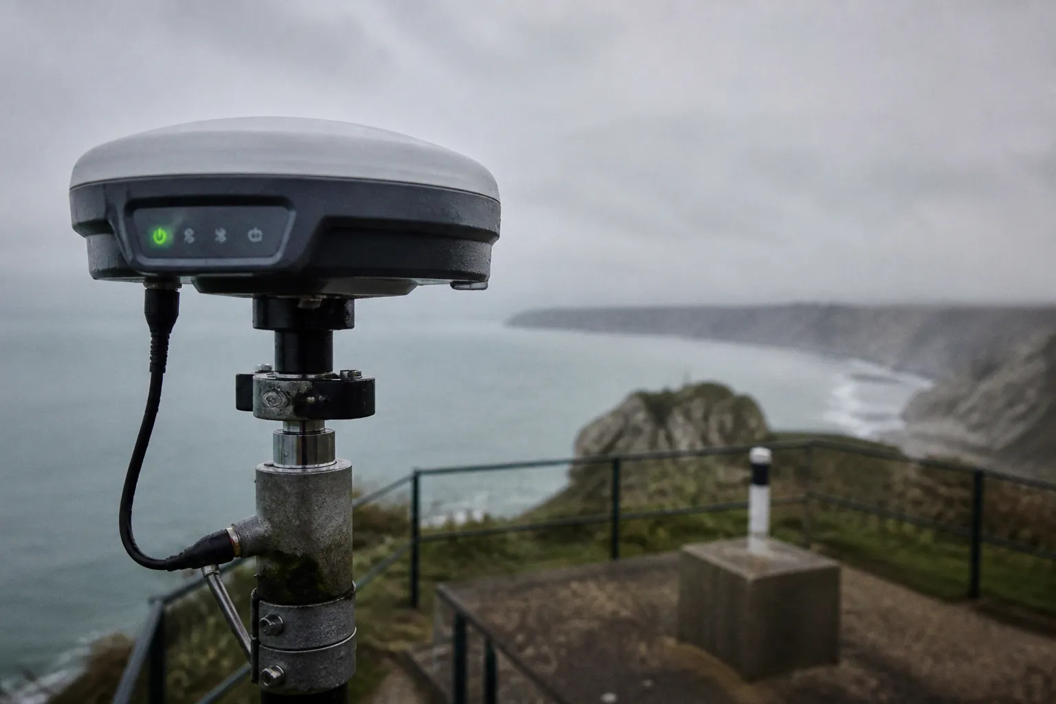 Optimisation des réseaux GNSS : la synergie entre stations au sol et satellites LEO