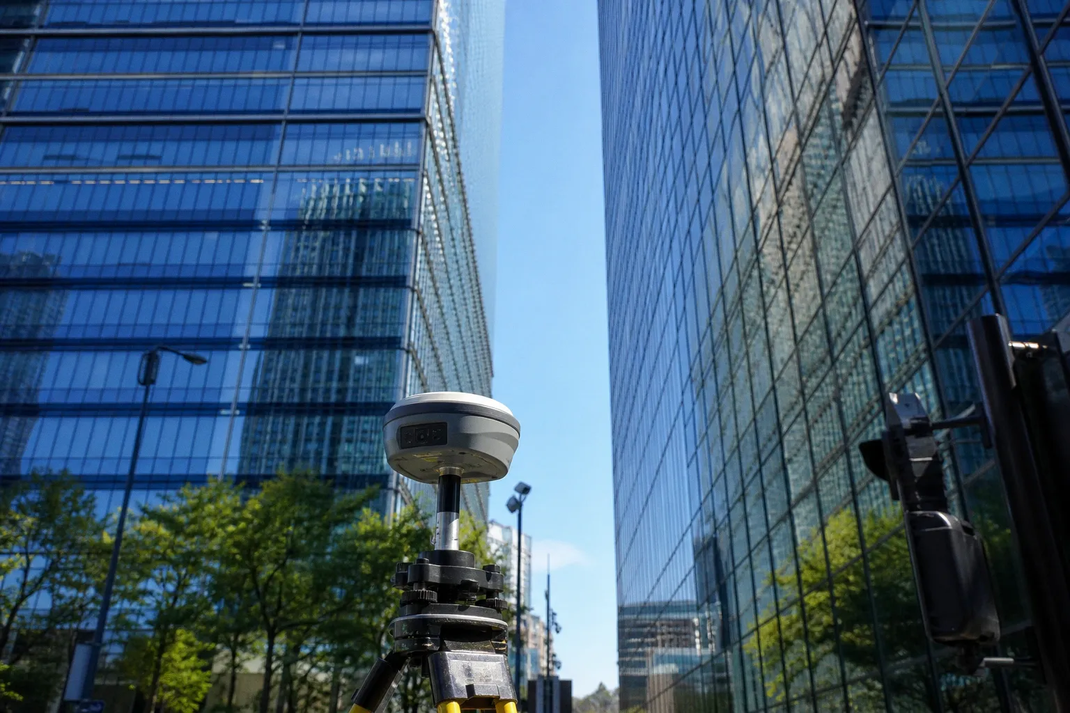 Précision GNSS en milieu urbain dense : les limites réelles