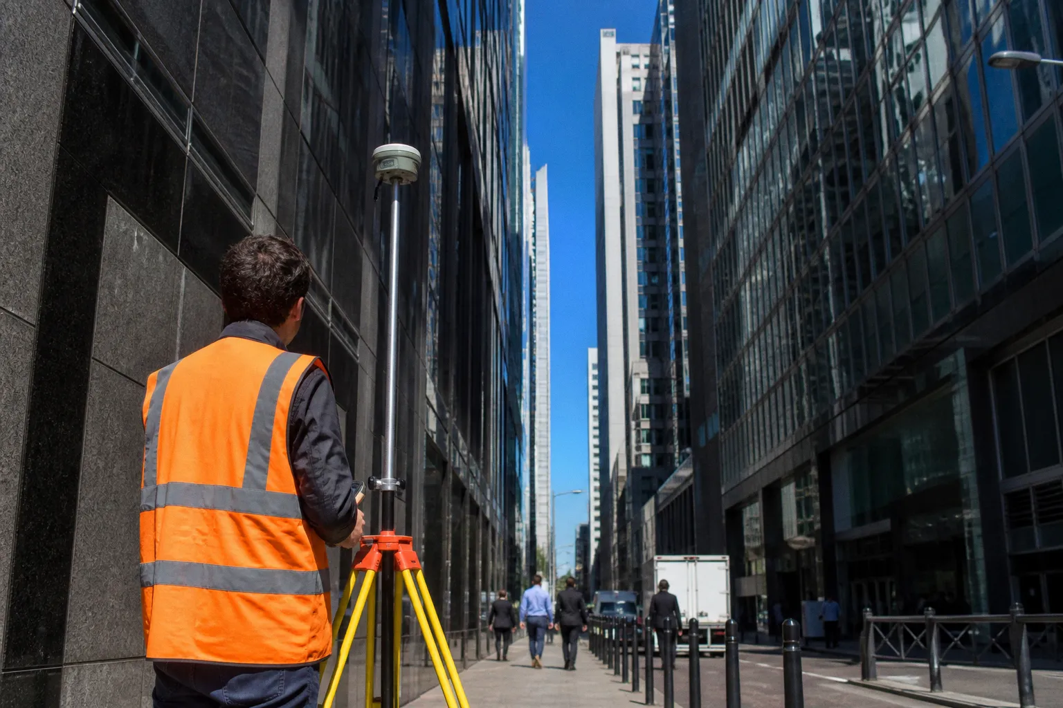 Précision RTK en canyon urbain : quel taux de fixation ?