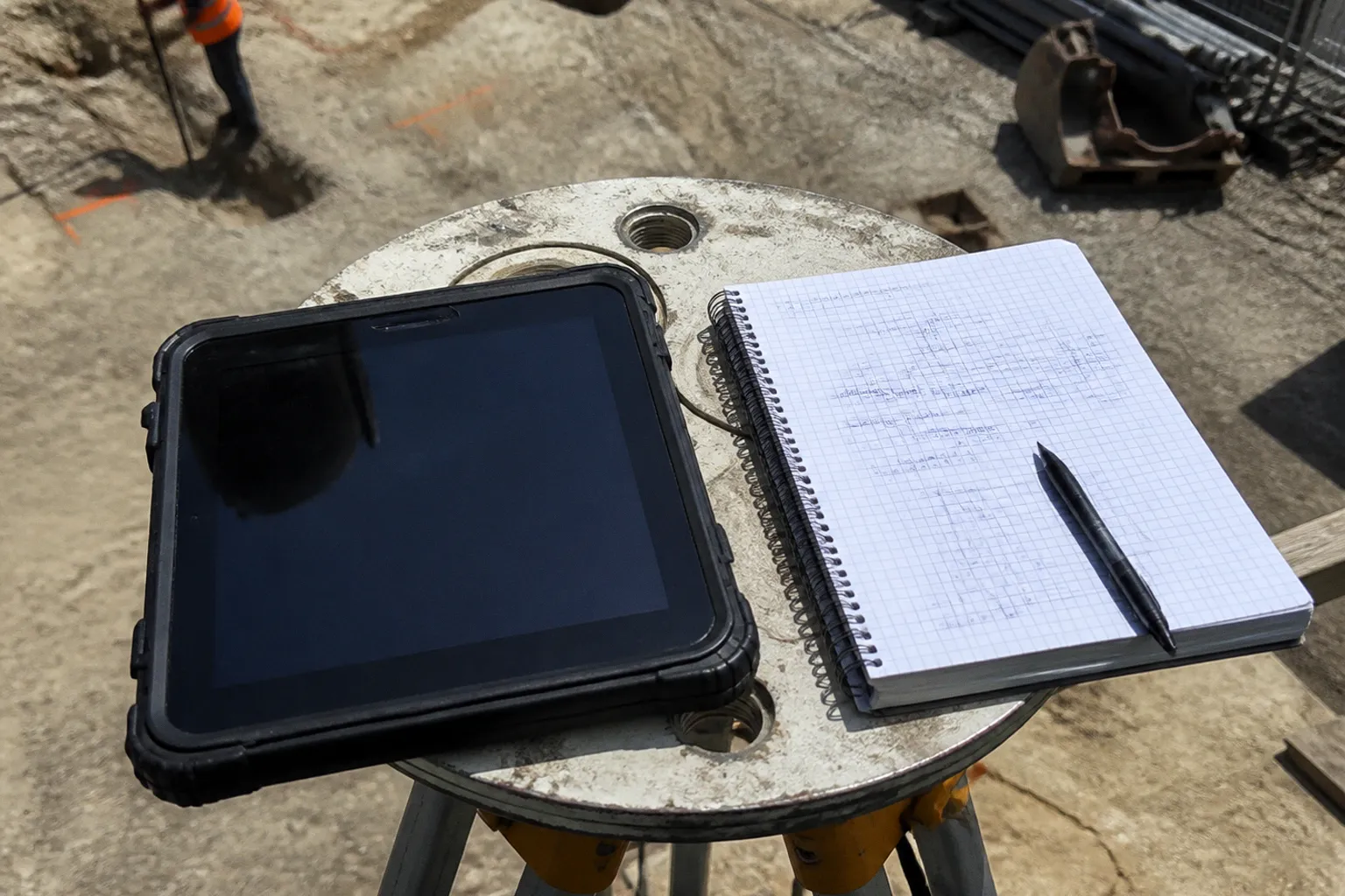 Tablette durcie ou carnet de terrain : comment choisir ?